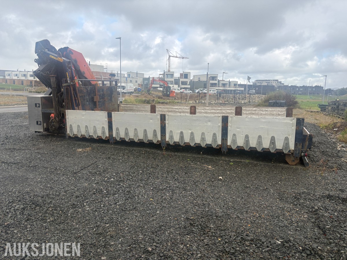 2009 krokflak med Palfinger PK23002 Performance kran