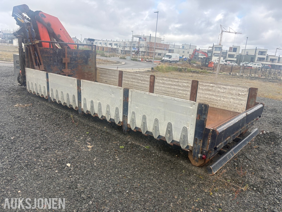 2009 krokflak med Palfinger PK23002 Performance kran
