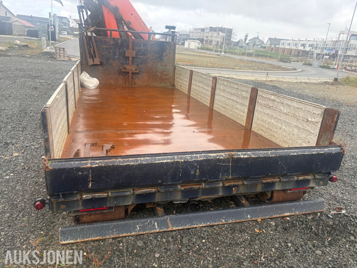 2009 krokflak med Palfinger PK23002 Performance kran