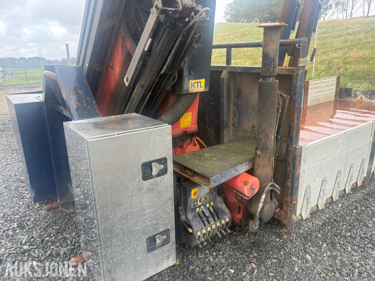 2009 krokflak med Palfinger PK23002 Performance kran