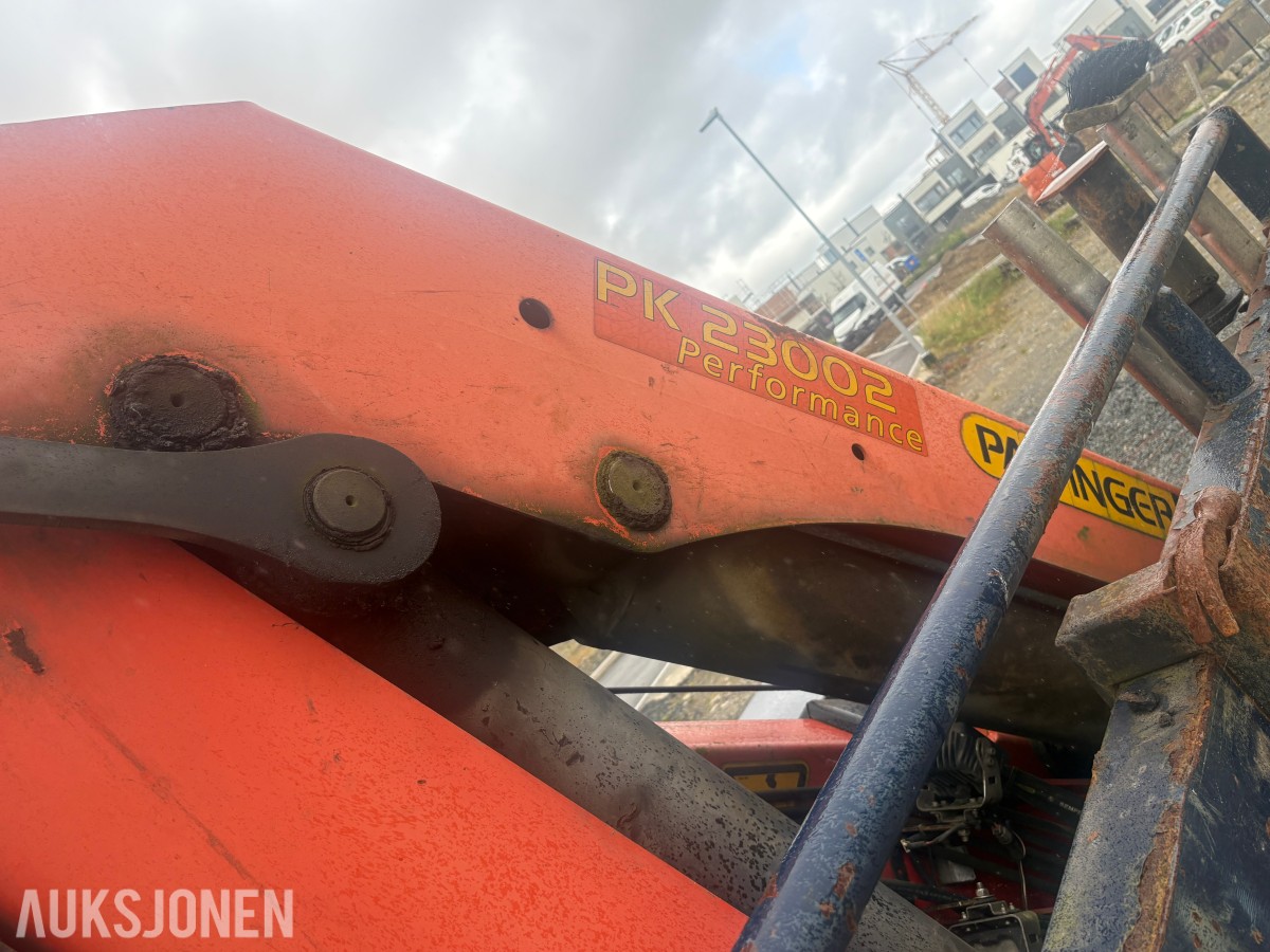 2009 krokflak med Palfinger PK23002 Performance kran