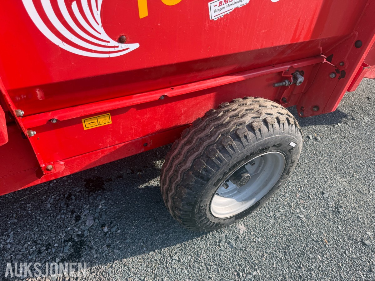 2019 Teagle Tomahawk 8100 Halmkutter, hydraulisk utkast, fjernkonsoll