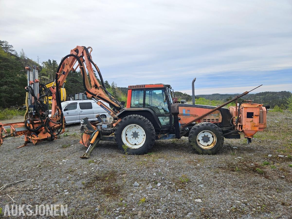 2000 TAMROCK PB200 TRIMMER montert på Valmet 8150 traktor