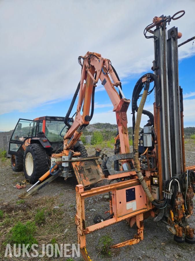 2000 TAMROCK PB200 TRIMMER montert på Valmet 8150 traktor