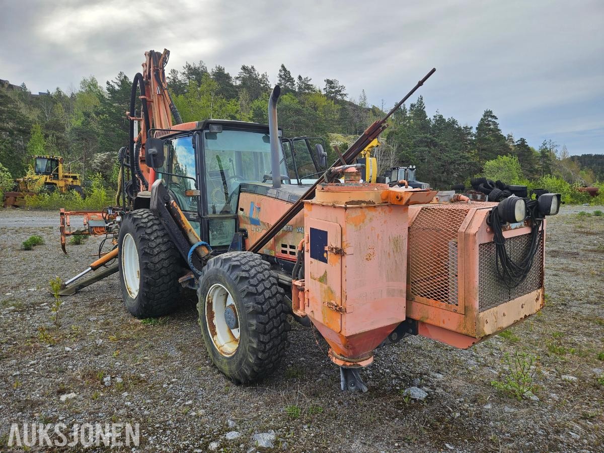 2000 TAMROCK PB200 TRIMMER montert på Valmet 8150 traktor