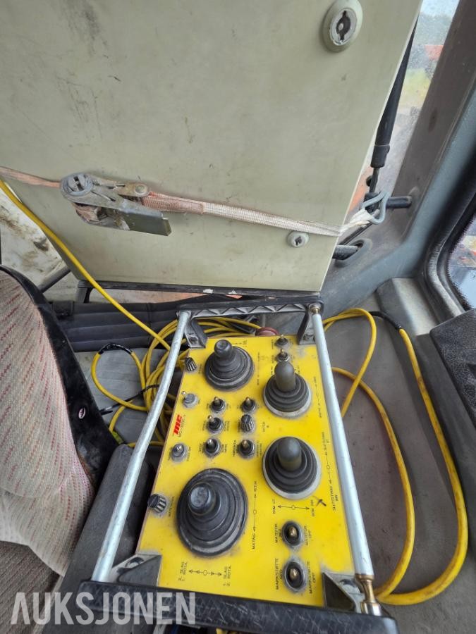 2000 TAMROCK PB200 TRIMMER montert på Valmet 8150 traktor