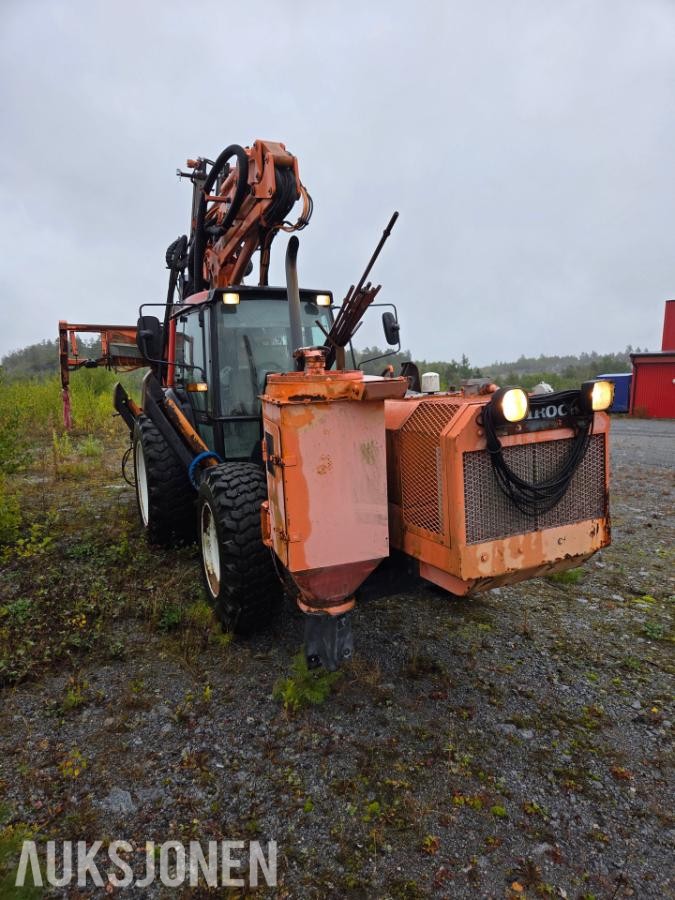 2000 TAMROCK PB200 TRIMMER montert på Valmet 8150 traktor