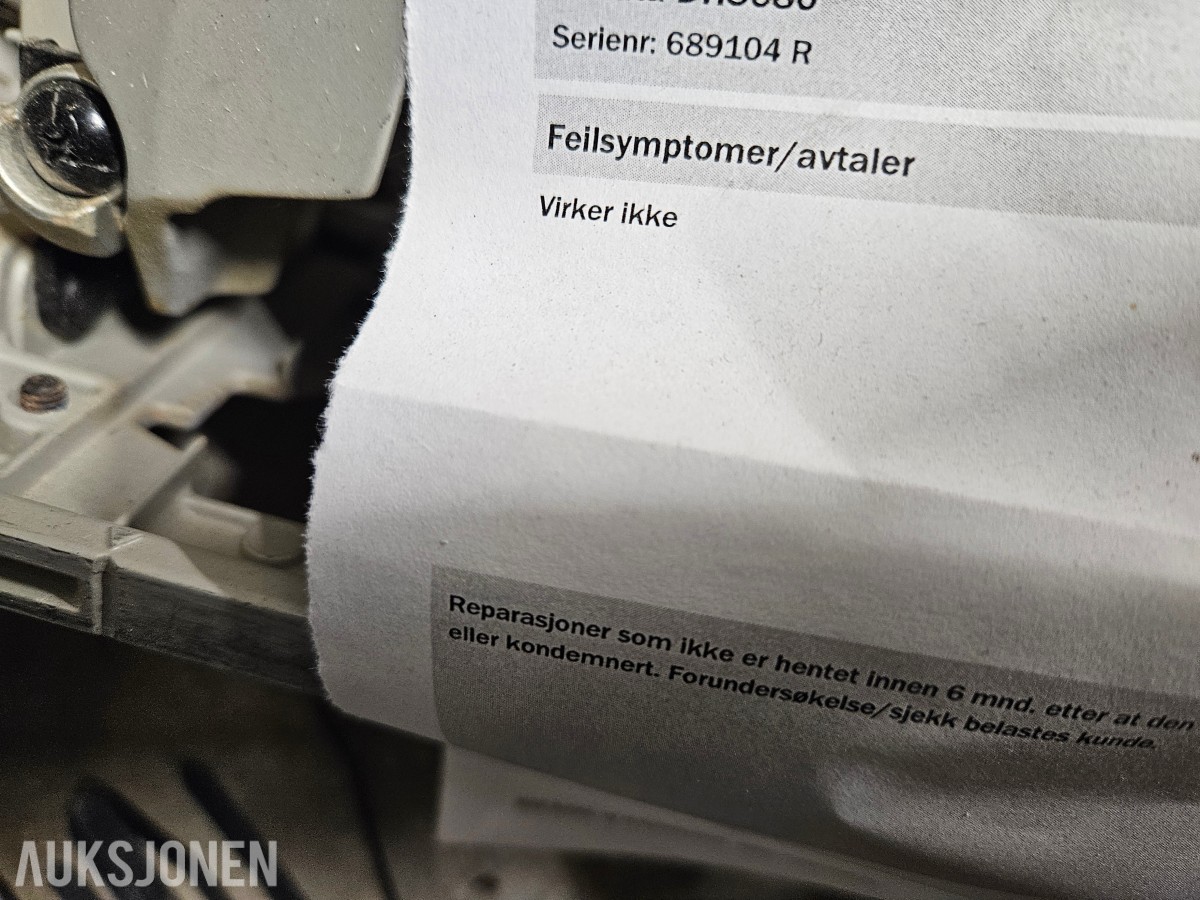 Samlet verkstedparti – håndverktøy, søyleboremaskin, spikerpistol, støvsuger m.m.