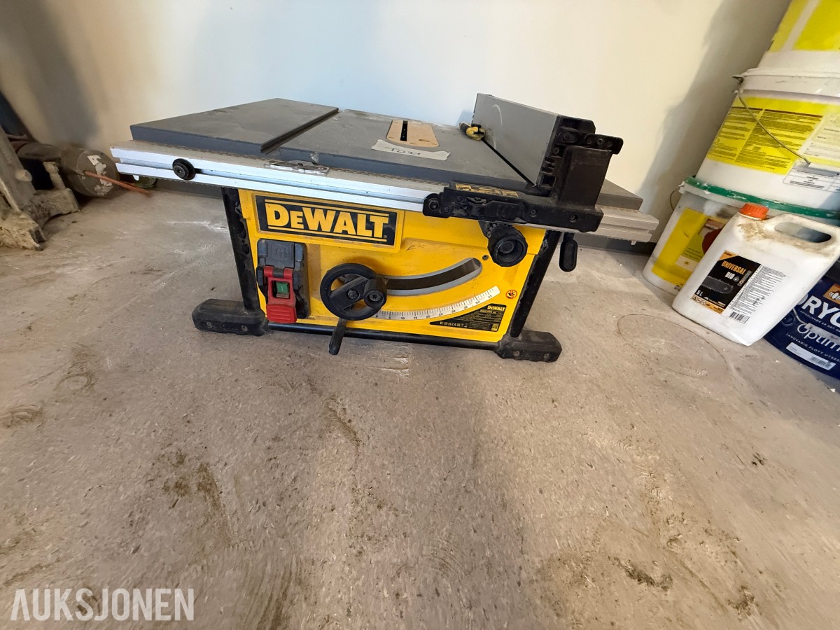 DeWalt bordsag med justerbart anlegg