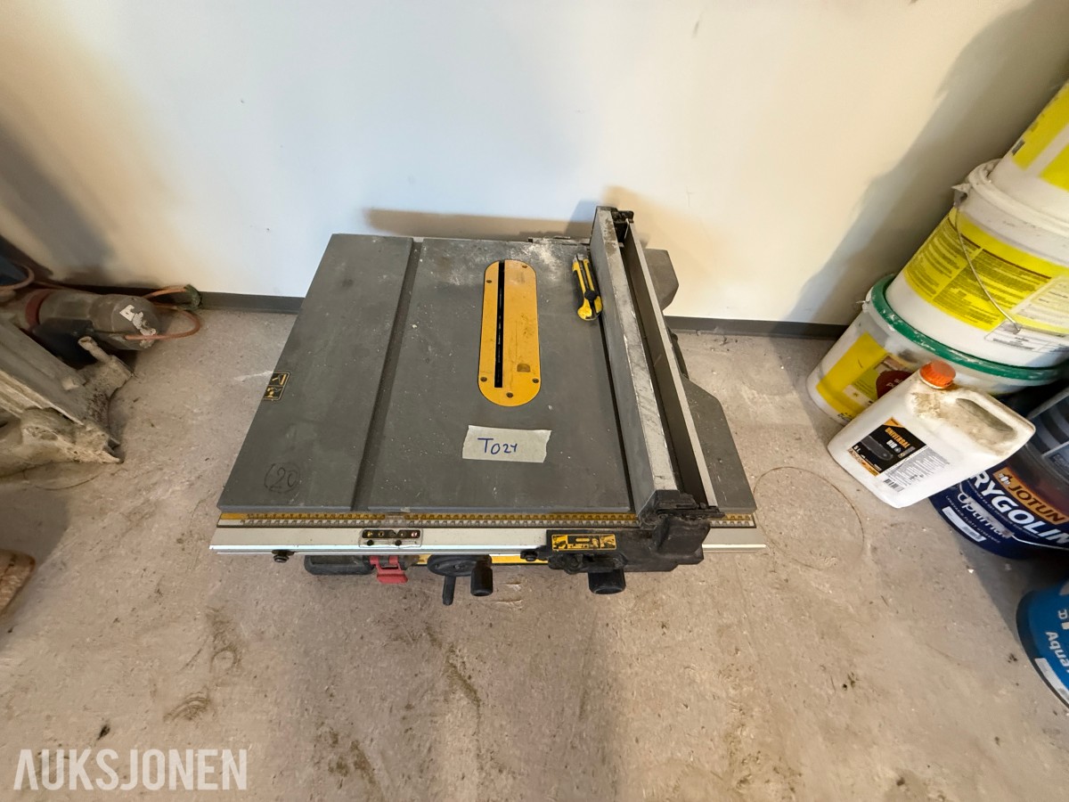 DeWalt bordsag med justerbart anlegg