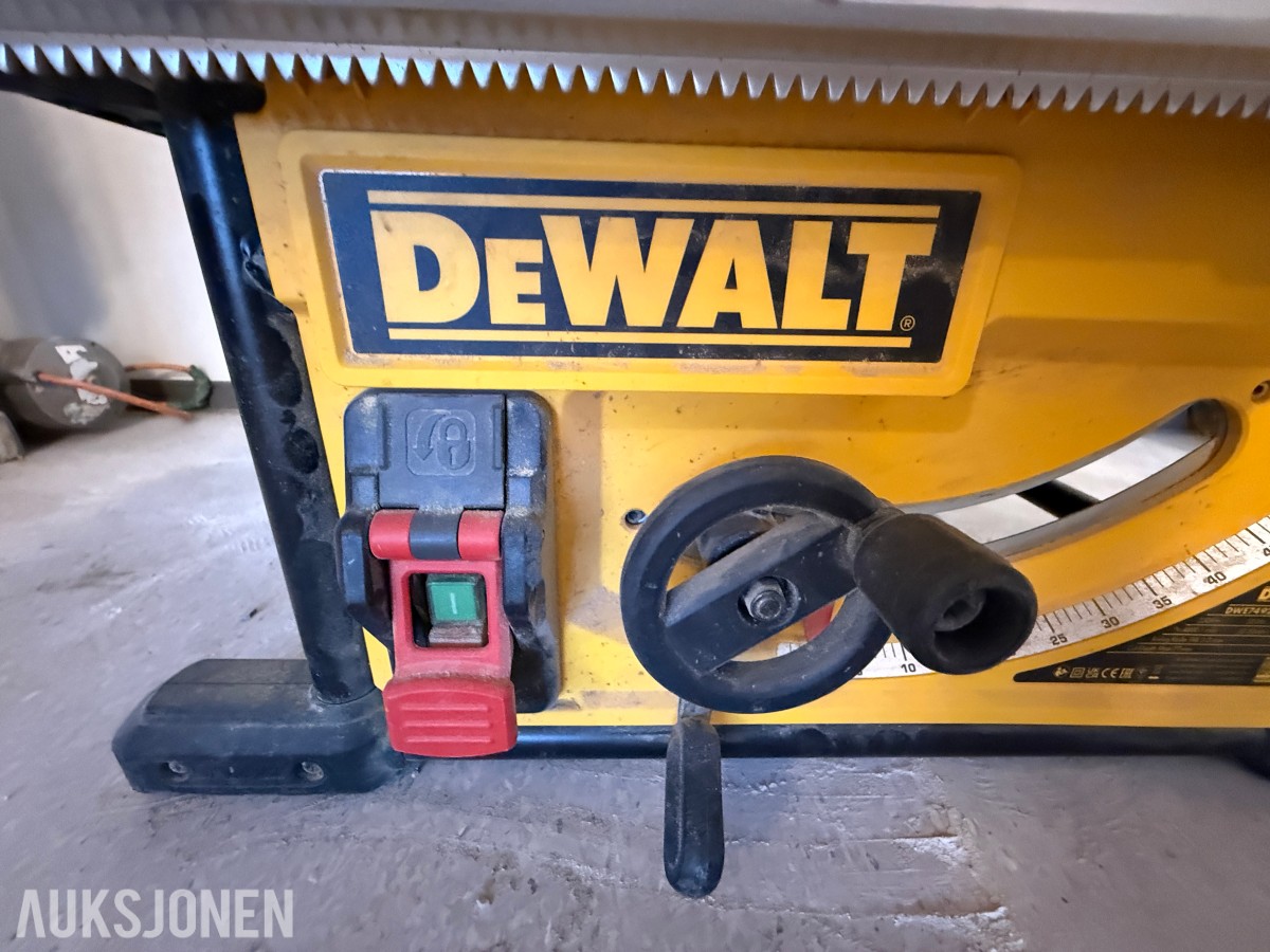 DeWalt bordsag med justerbart anlegg