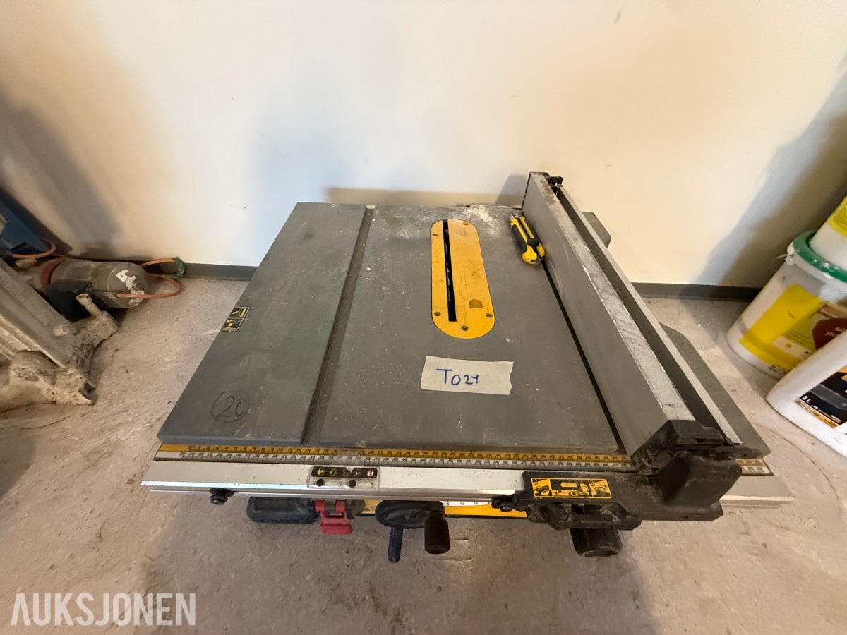 DeWalt bordsag med justerbart anlegg