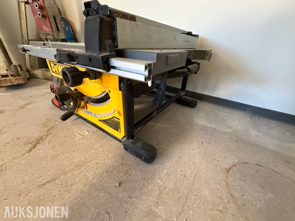 DeWalt bordsag med justerbart anlegg