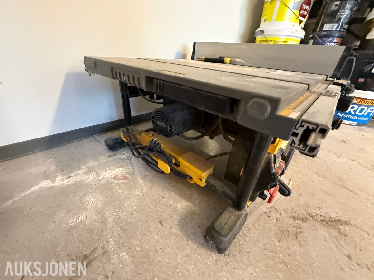 DeWalt bordsag med justerbart anlegg