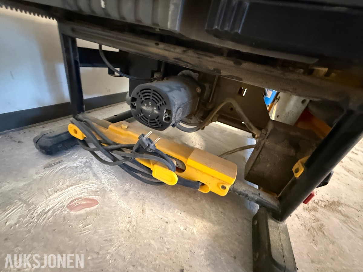 DeWalt bordsag med justerbart anlegg