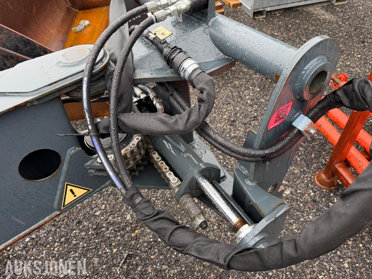 2013 Magni RTH 5.26 teleskoptruck, 2 472 t, personkurv, pallegafler, skuffe, jib og fjernkontroll