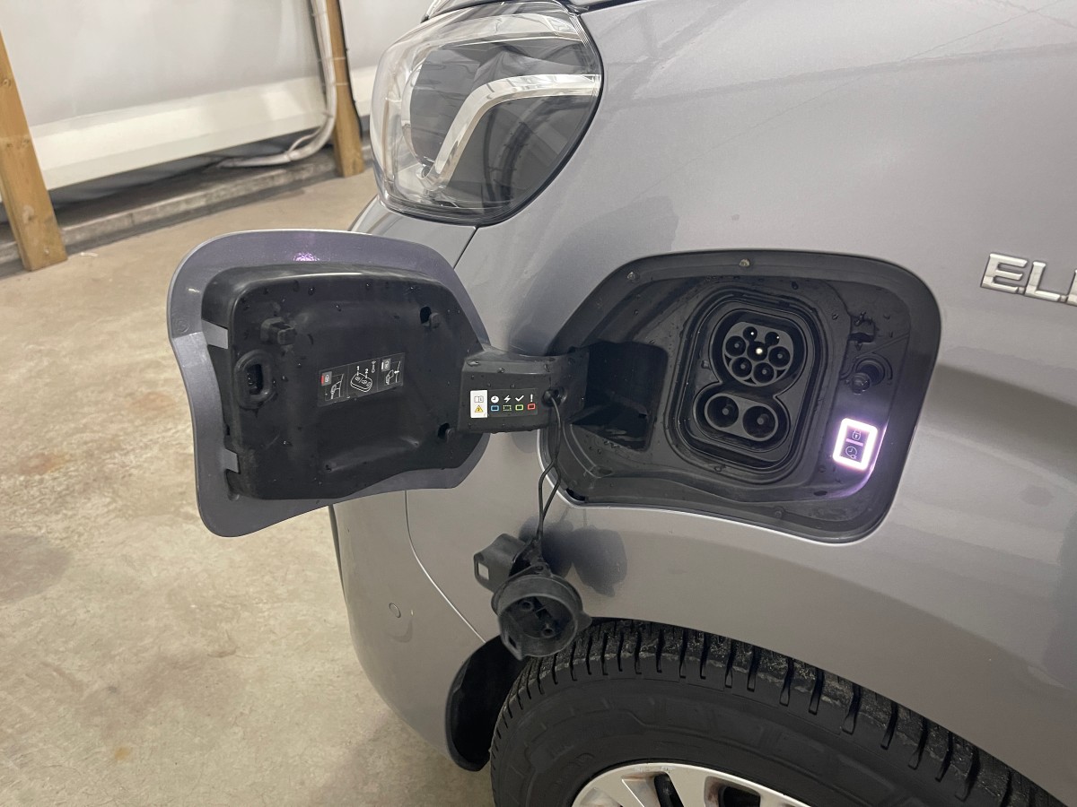 2021 Toyota ProAce ELECTRIC 75kWT 136 HK HENGERFESTE KAMERA NAVI CRUISE SKYVEDØRER 