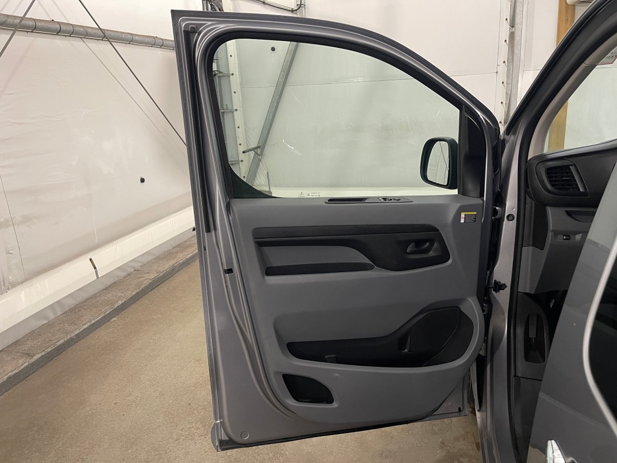 2021 Toyota ProAce ELECTRIC 75kWT 136 HK HENGERFESTE KAMERA NAVI CRUISE SKYVEDØRER 