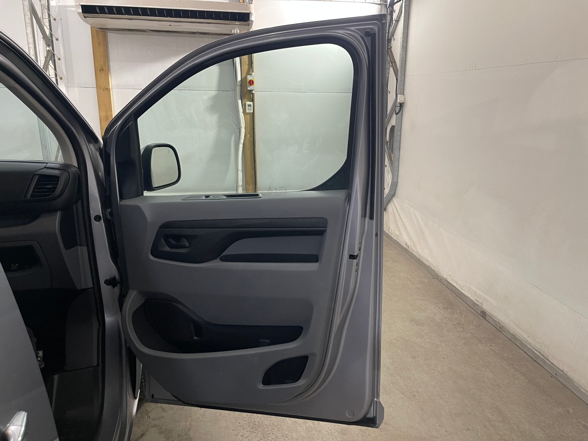 2021 Toyota ProAce ELECTRIC 75kWT 136 HK HENGERFESTE KAMERA NAVI CRUISE SKYVEDØRER 