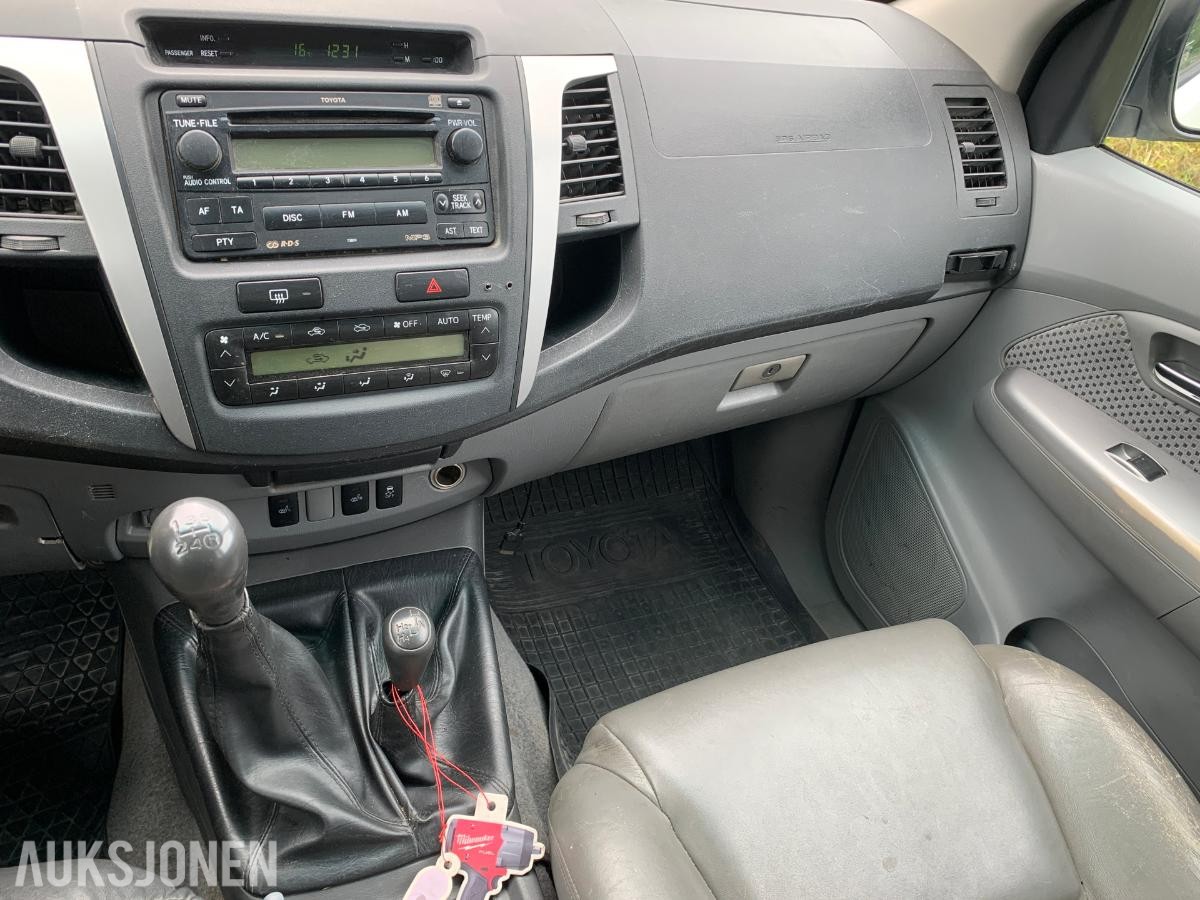 2010 Toyota HiLux 3.0 171hk 4WD manuell Skinnseter 