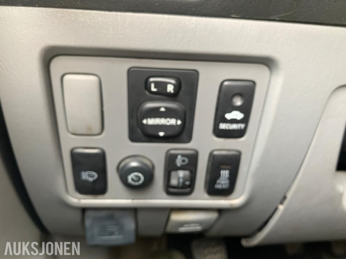 2010 Toyota HiLux 3.0 171hk 4WD manuell Skinnseter 