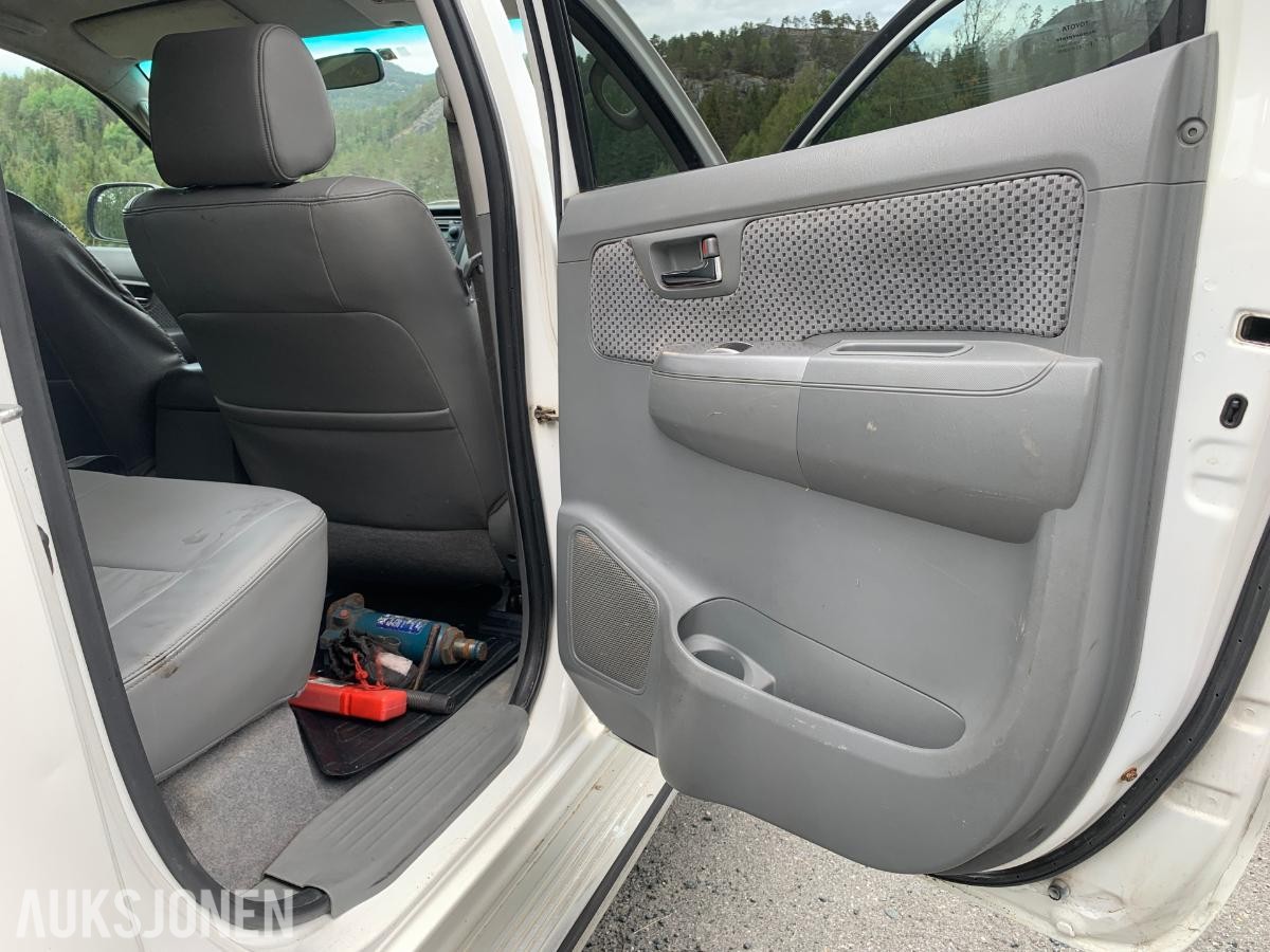 2010 Toyota HiLux 3.0 171hk 4WD manuell Skinnseter 