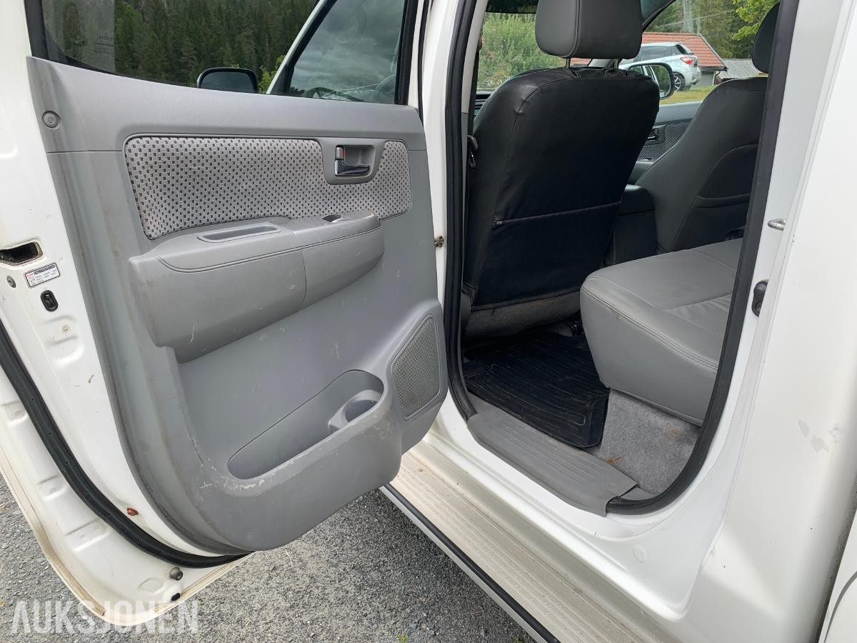 2010 Toyota HiLux 3.0 171hk 4WD manuell Skinnseter 