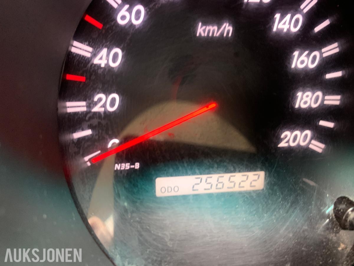 2010 Toyota HiLux 3.0 171hk 4WD manuell Skinnseter 