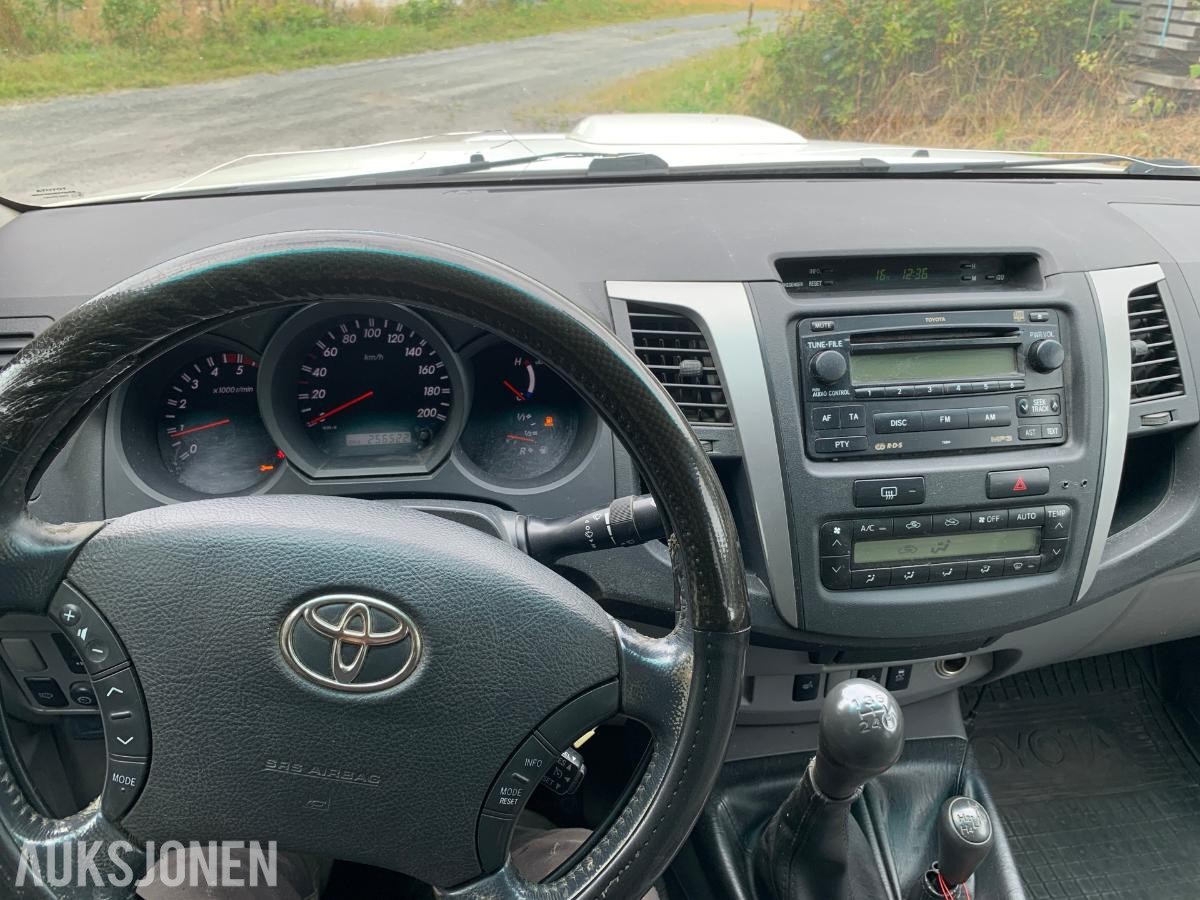 2010 Toyota HiLux 3.0 171hk 4WD manuell Skinnseter 
