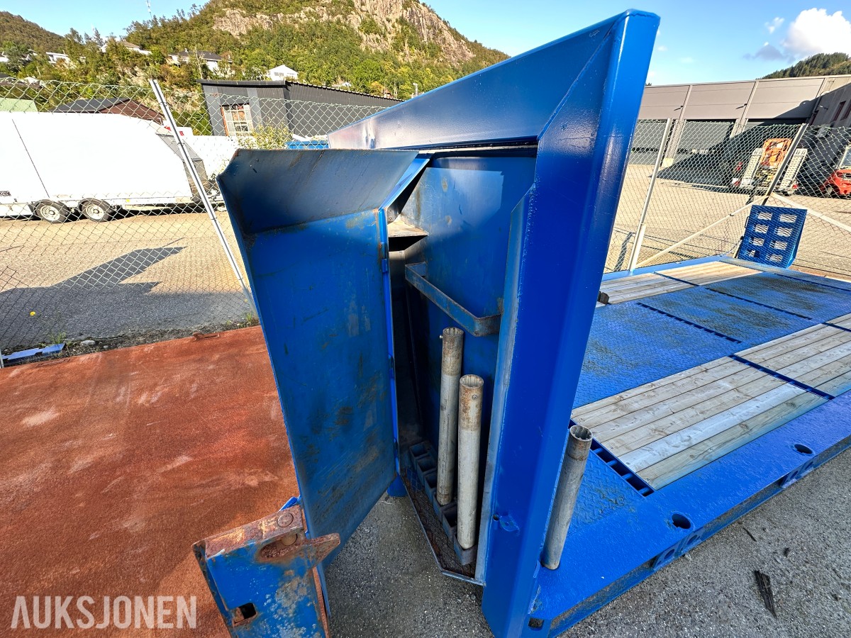 CMT krokflak, ca. 5,96 x 2,54 m, nylakkert, kjørebruer