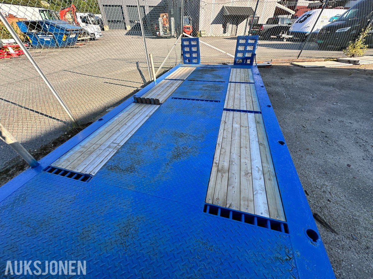 CMT krokflak, ca. 5,96 x 2,54 m, nylakkert, kjørebruer