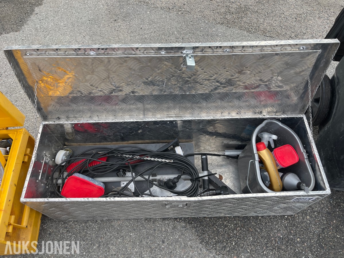 Div verktøy og utstyr selges samlet