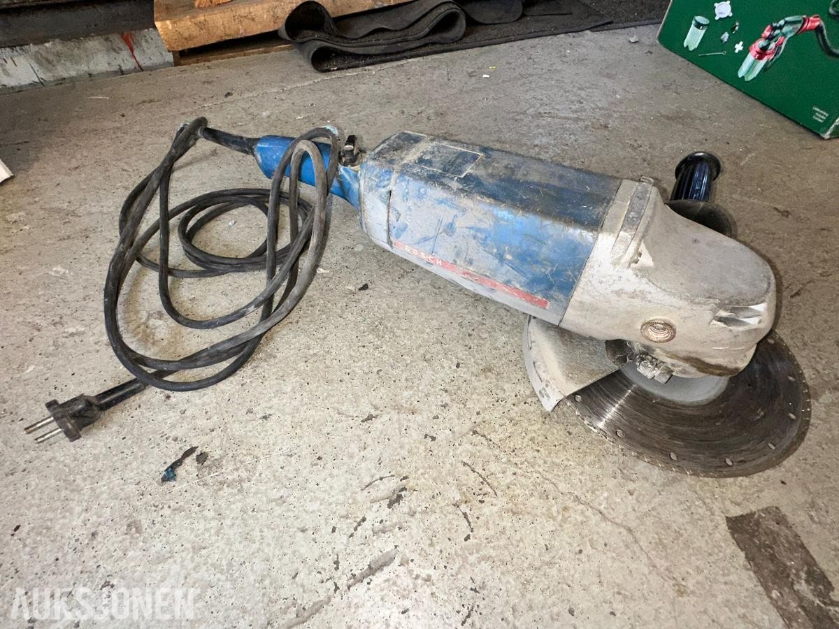 Verktøypakke – Bosch malingssprøyte, Black & Decker løvblåser og vinkelsliper