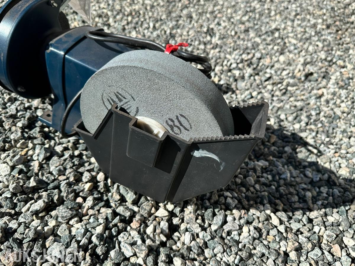 Verktøypakke med benksliper, båndsliper og Black & Decker slipemaskin  Black & Decker