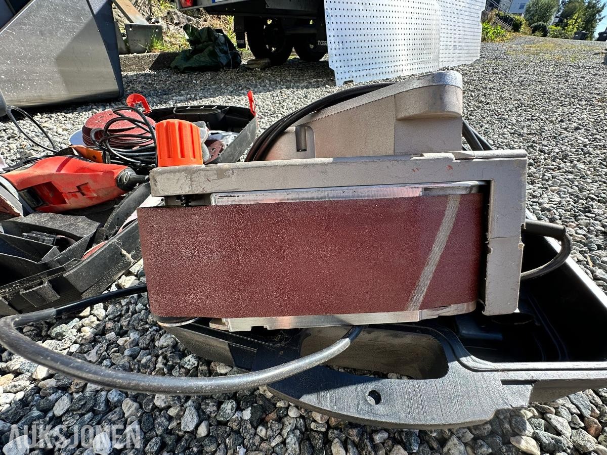 Verktøypakke med benksliper, båndsliper og Black & Decker slipemaskin  Black & Decker