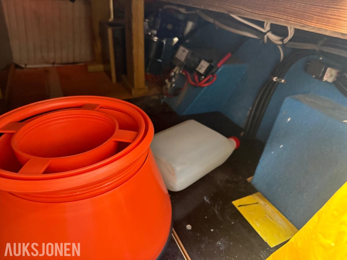 1975 Huwa 26 fot båt  -  med opplagshenger - ingen minstepris