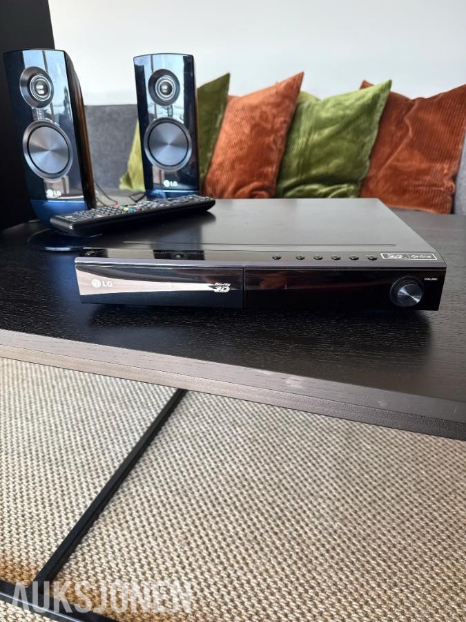 2020 LG hjemmekinoanlegg med subwoofer og høyttalere