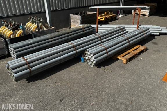 Skiltstolper - 38 stk à 3 meter - 19 stk à 4 meter + 1 bunt div. lengder - Ø 89 mm