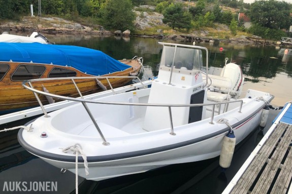 2015 Boston Whaler Outrage 17 - E-tec 115 HO - 160 t