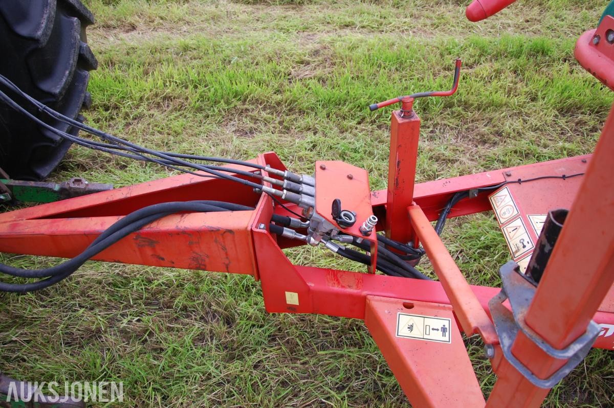 2000 Kverneland Taarup 7335