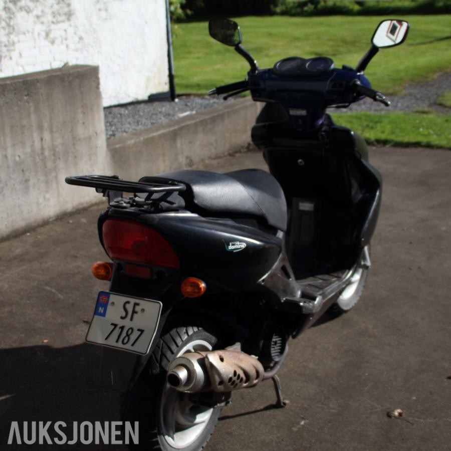 2001 SYM Shark 125 scooter
