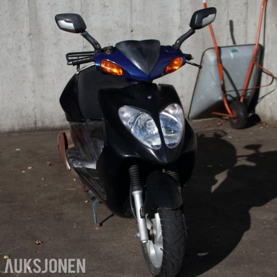2001 SYM Shark 125 scooter