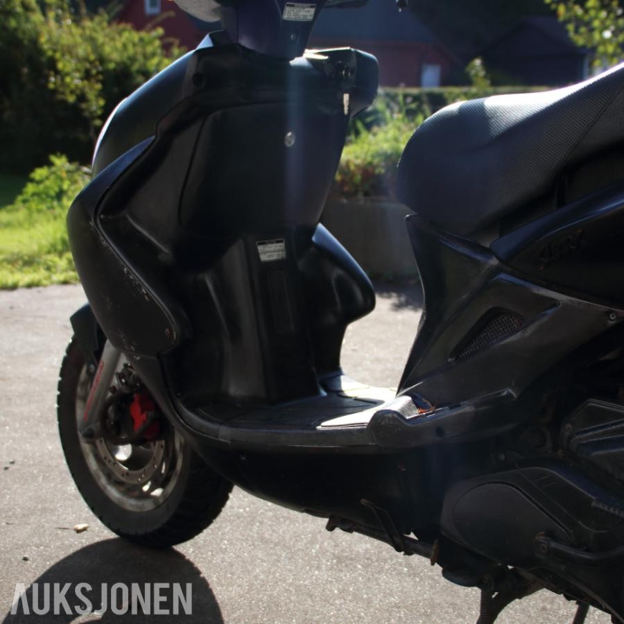 2001 SYM Shark 125 scooter