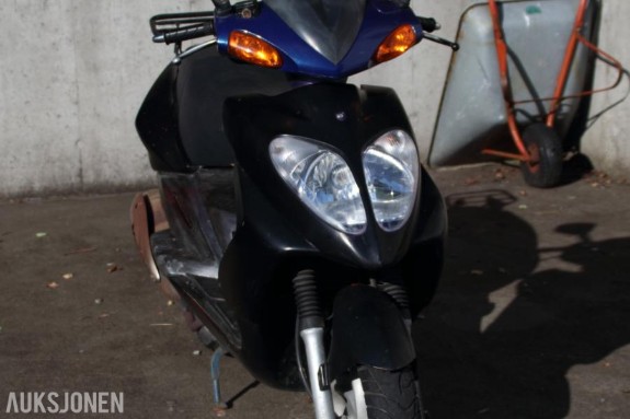 2001 SYM Shark 125 scooter