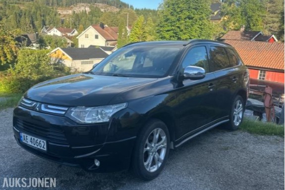 2014 Mitsubishi Outlander 2.2 150hk 4WD AUTOMAT HENGERFESTE RYGGEKAMERA S+V DEKK EU OK 02.2028