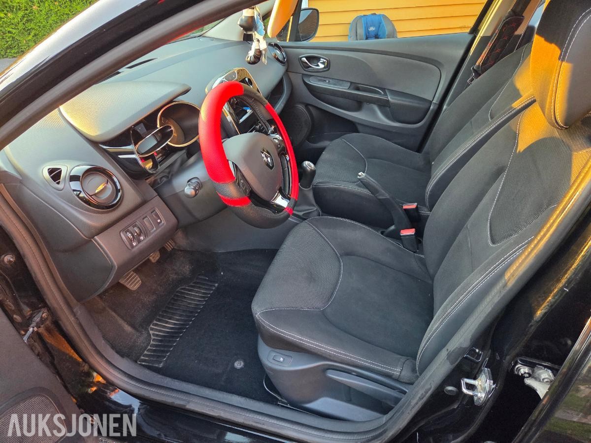 2014 Renault Clio TCe 90hk Nye sommer- og vinterdekk med pigger
