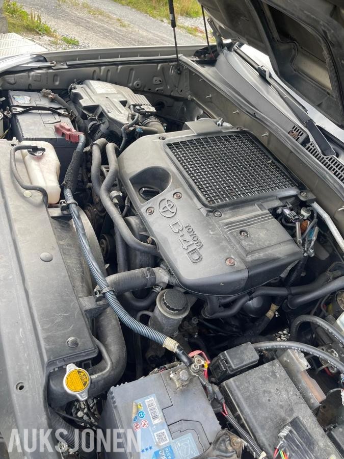 2002 Toyota Land Cruiser 3.0 4WD 163hk 8-seter Automat Hengerfeste