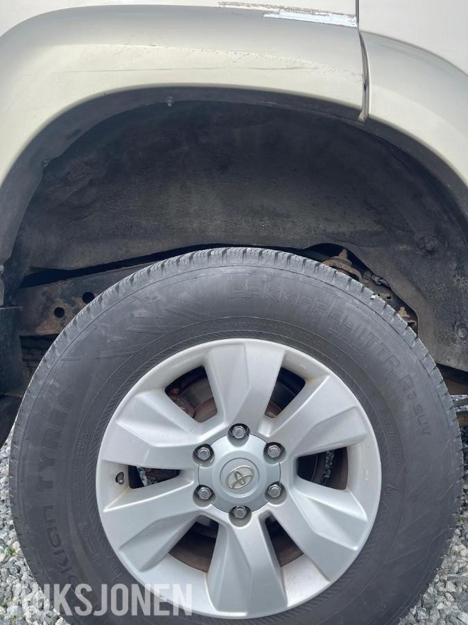 2002 Toyota Land Cruiser 3.0 4WD 163hk 8-seter Automat Hengerfeste