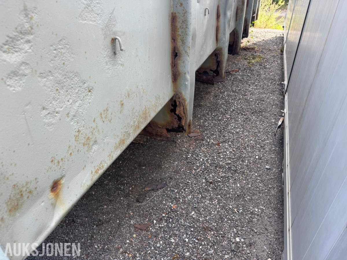 KROKCONTAINER I STÅL MED BAKLEM