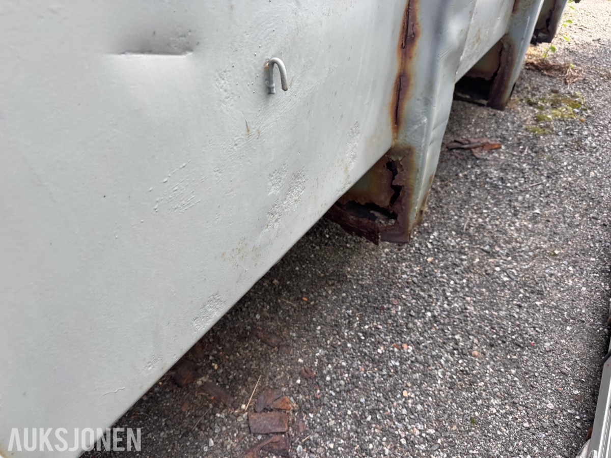 KROKCONTAINER I STÅL MED BAKLEM